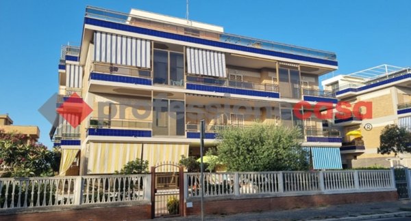appartamento in vendita a Pomezia in zona Torvaianica