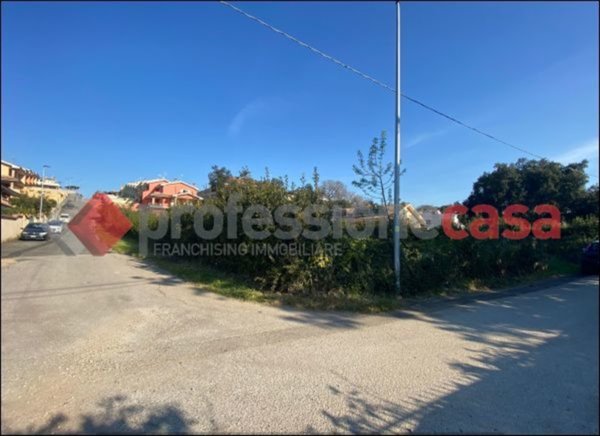 terreno edificabile in vendita a Pomezia in zona Campo Jemini