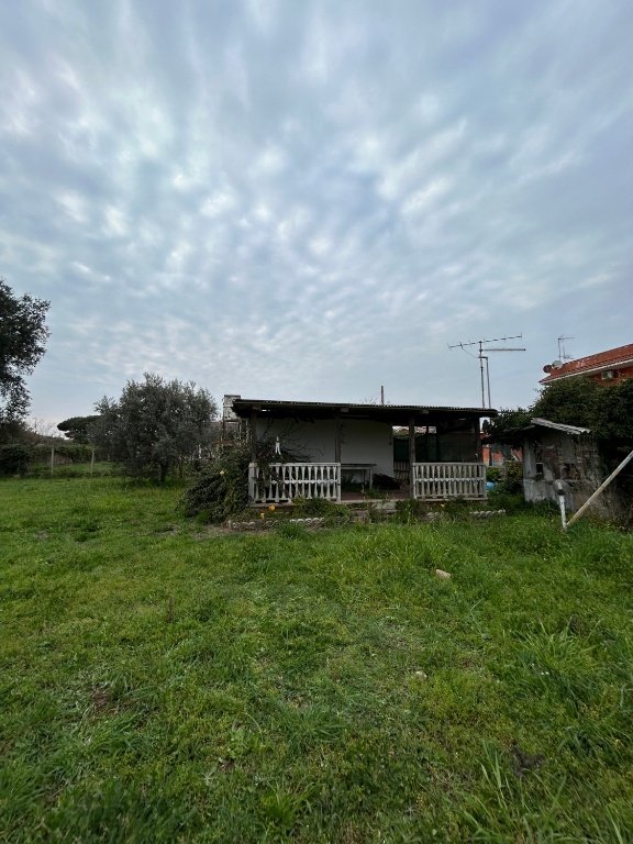 terreno edificabile in vendita a Pomezia in zona Campo Jemini