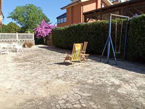 appartamento in vendita a Pomezia in zona Torvaianica
