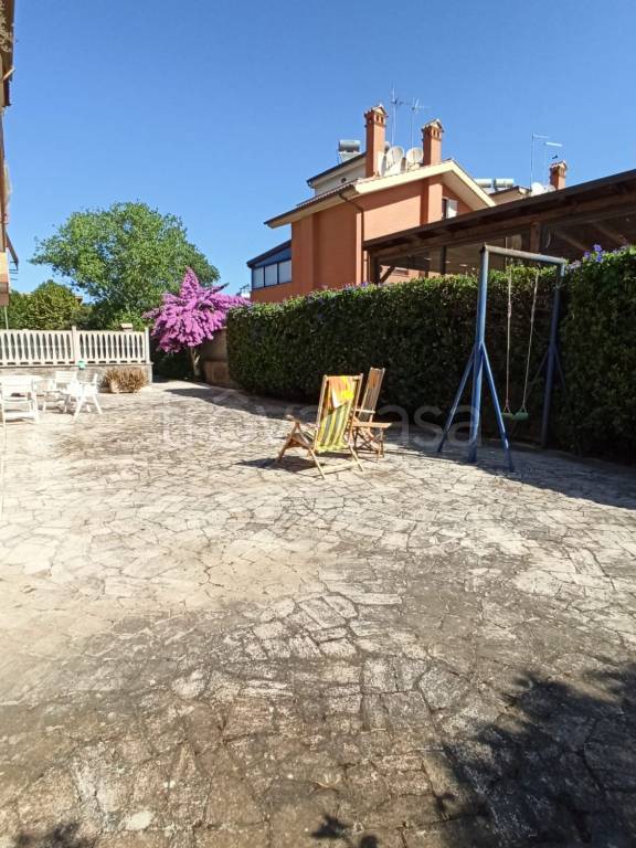 appartamento in vendita a Pomezia in zona Torvaianica