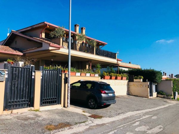 casa indipendente in vendita a Pomezia in zona Campo Jemini