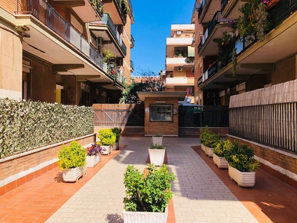 appartamento in vendita a Pomezia in zona Torvaianica