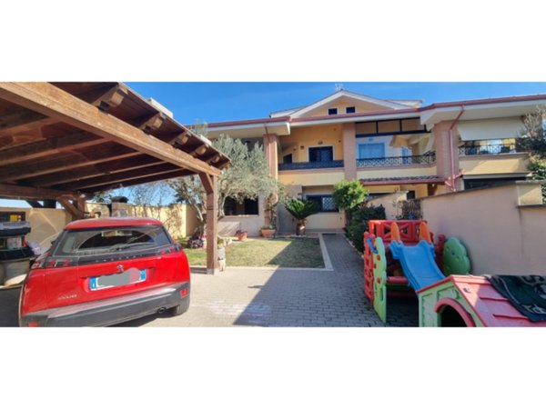 casa indipendente in vendita a Pomezia