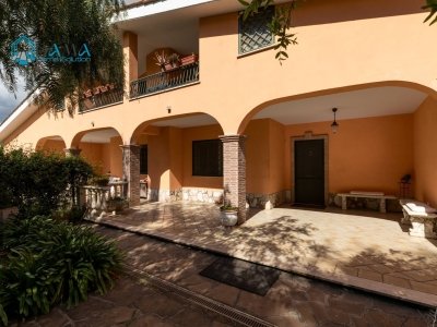 casa indipendente in vendita a Pomezia