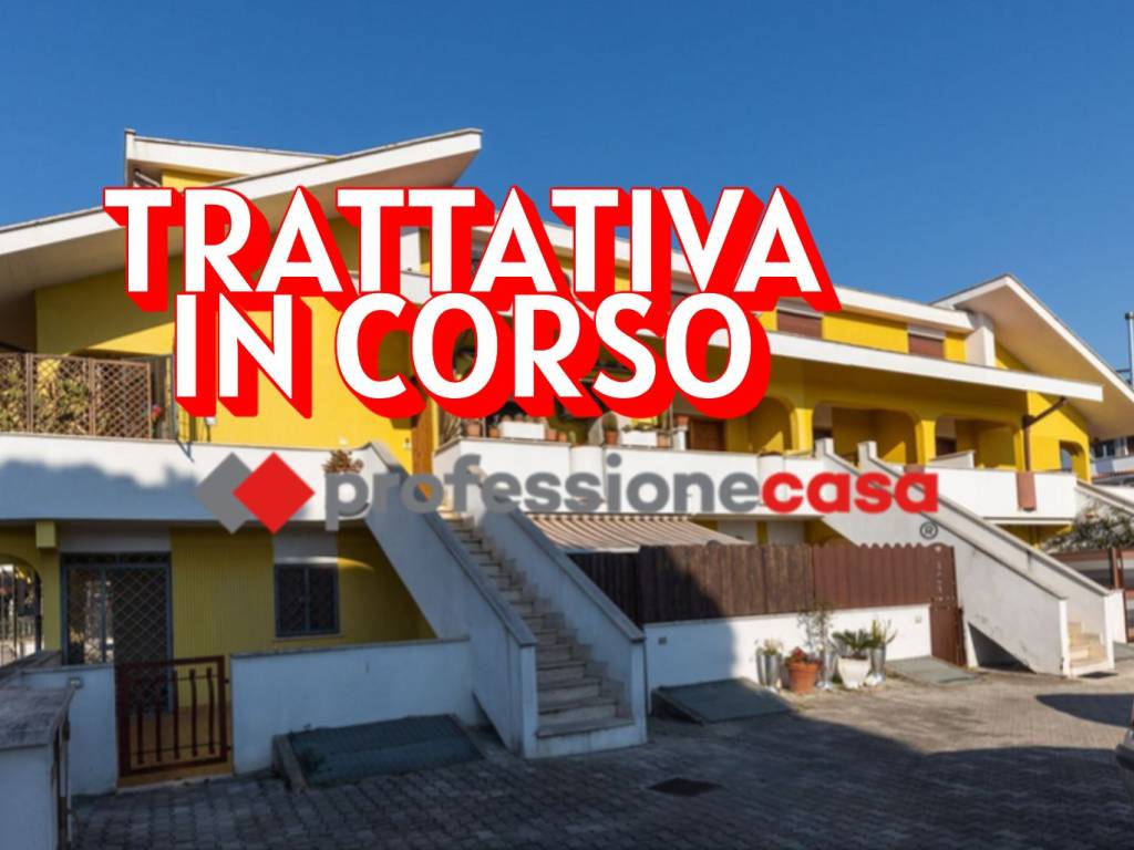 appartamento in vendita a Pomezia in zona Campo Selva
