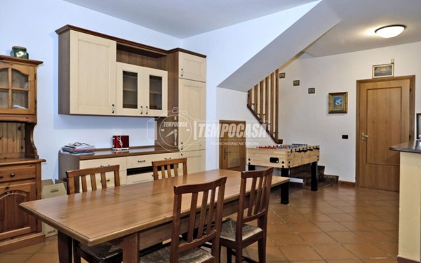 casa indipendente in vendita a Pomezia in zona Torvaianica Alta