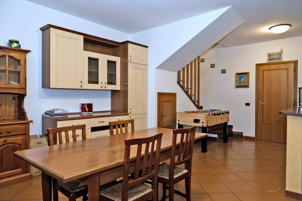 casa indipendente in vendita a Pomezia in zona Torvaianica
