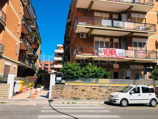 appartamento in vendita a Pomezia in zona Torvaianica