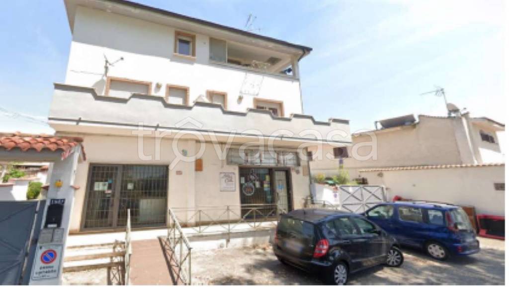 negozio in vendita a Pomezia in zona Torvaianica Alta