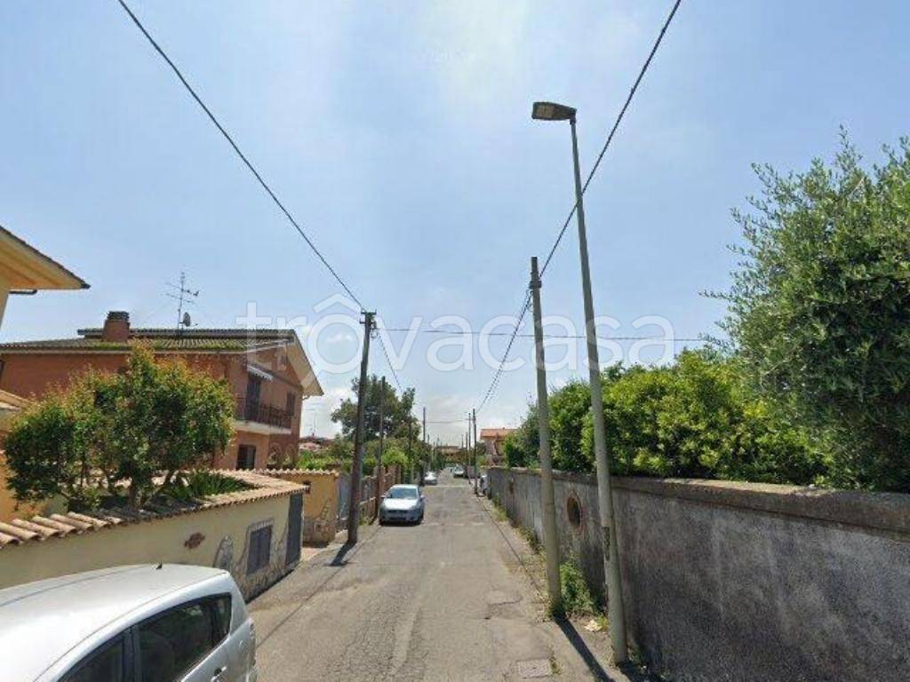 casa indipendente in vendita a Pomezia in zona Torvaianica Alta