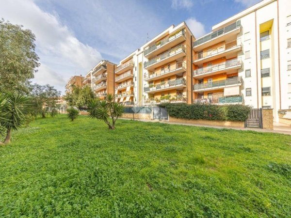 appartamento in vendita a Pomezia in zona Santa Palomba