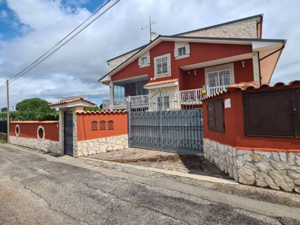 casa indipendente in vendita a Pomezia