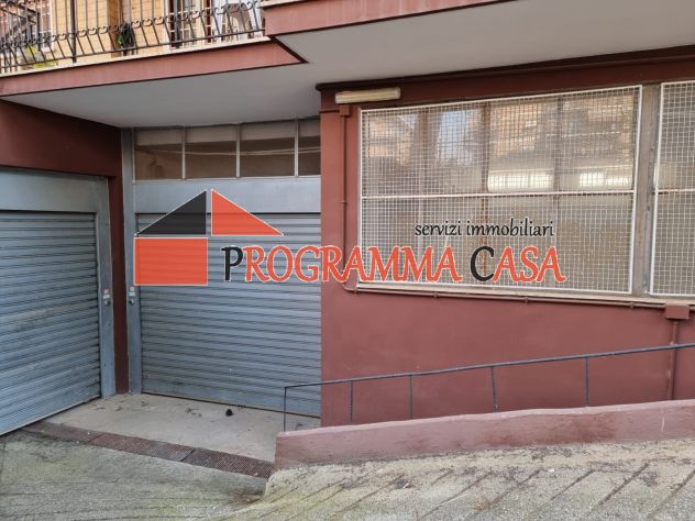 locale commerciale in vendita a Pomezia