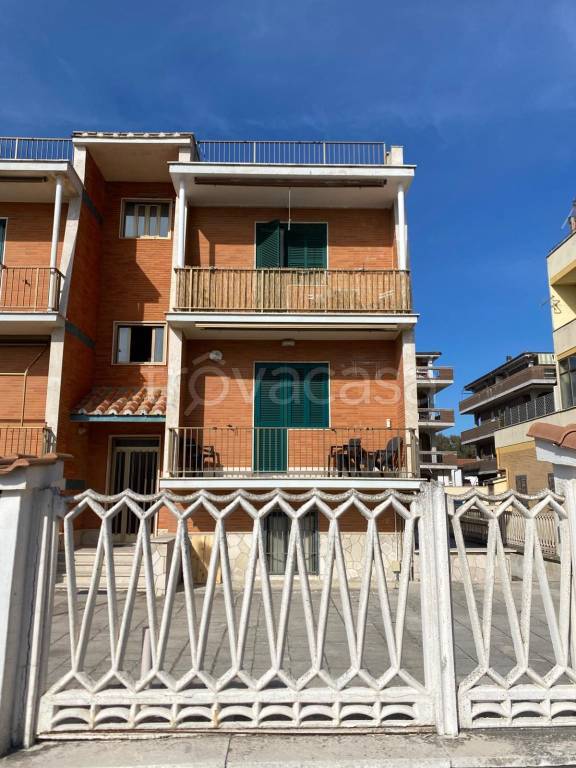 appartamento in vendita a Pomezia in zona Torvaianica