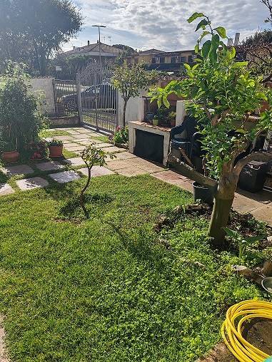 casa indipendente in vendita a Pomezia in zona Campo Ascolano