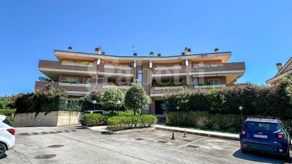 appartamento in vendita a Pomezia in zona Torvaianica