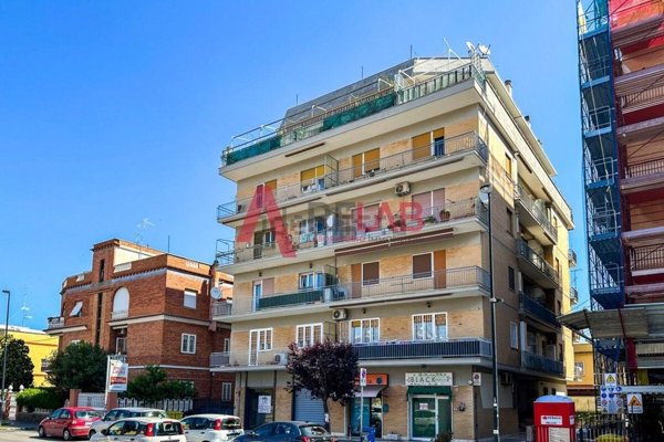 locale di sgombero in vendita a Pomezia