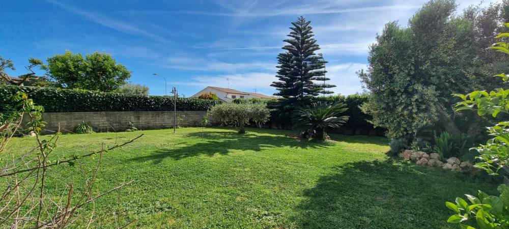 casa indipendente in vendita a Pomezia in zona Torvaianica