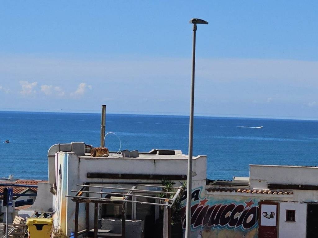 appartamento in vendita a Pomezia in zona Torvaianica