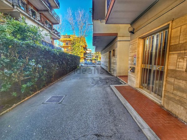 appartamento in vendita a Pomezia in zona Torvaianica