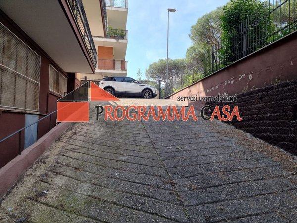 locale di sgombero in vendita a Pomezia