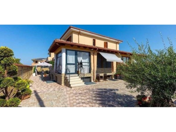casa indipendente in vendita a Pomezia in zona Viceré