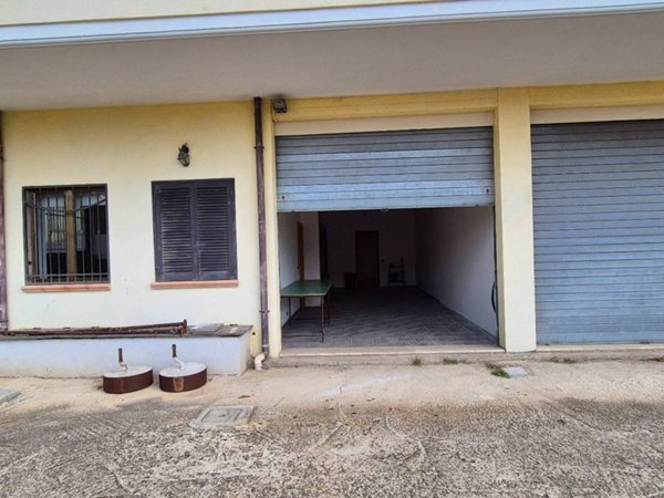 appartamento in vendita a Pomezia in zona Campo Jemini