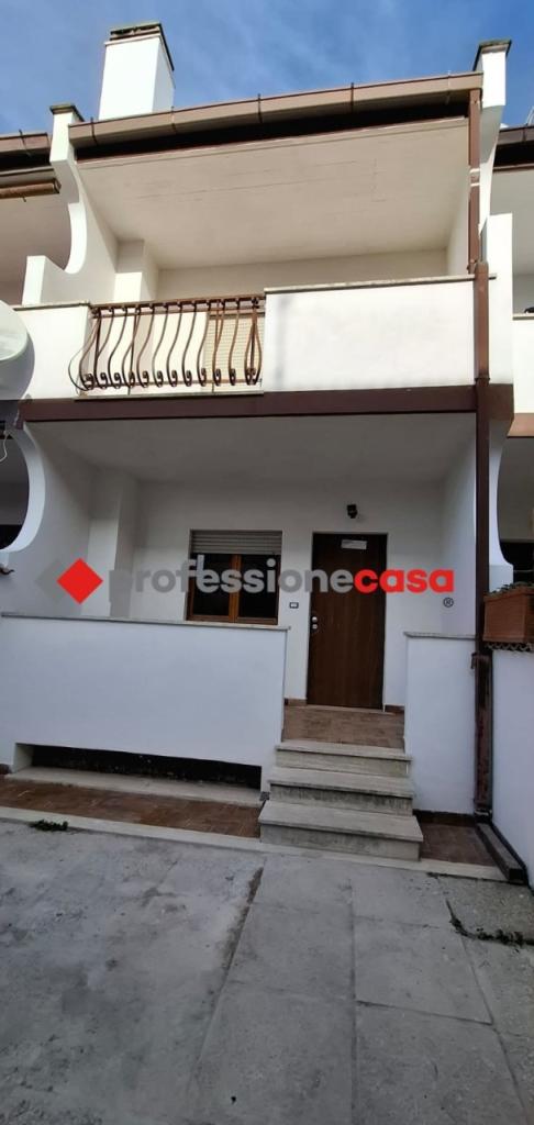 casa indipendente in vendita a Pomezia