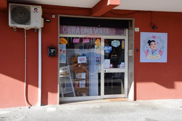 negozio in vendita a Pomezia