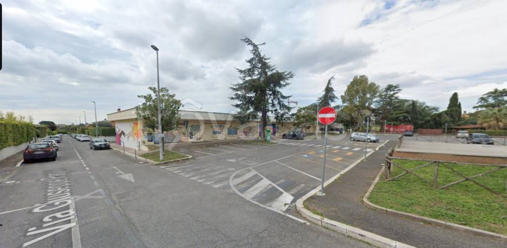 negozio in vendita a Pomezia in zona Santa Procula