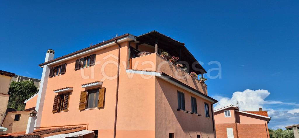 appartamento in vendita a Pomezia in zona Castagnetta