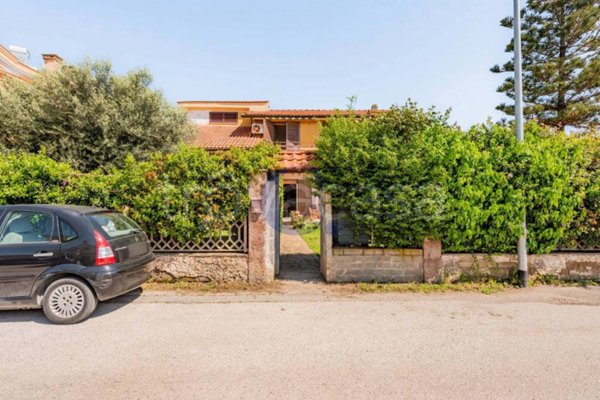 casa indipendente in vendita a Pomezia