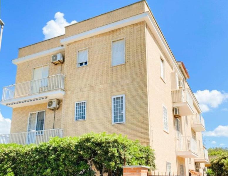 appartamento in vendita a Pomezia in zona Torvaianica