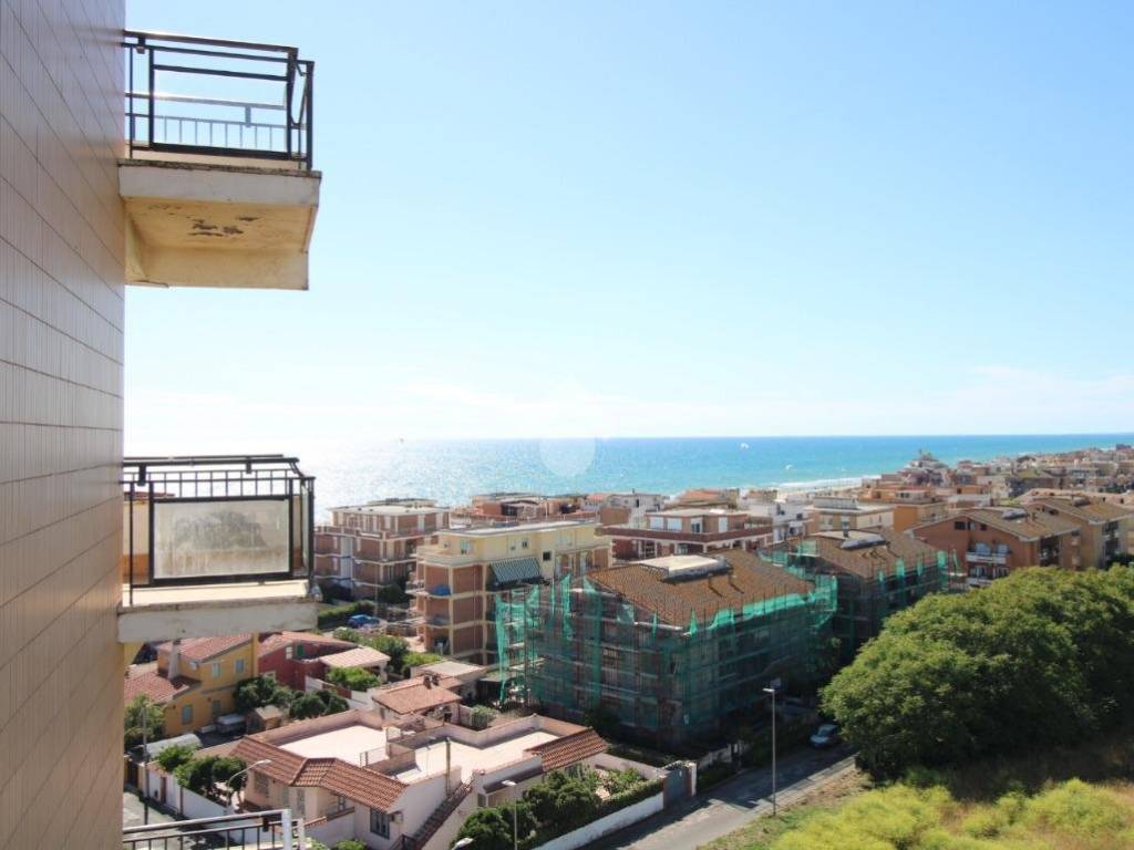 appartamento in vendita a Pomezia in zona Torvaianica