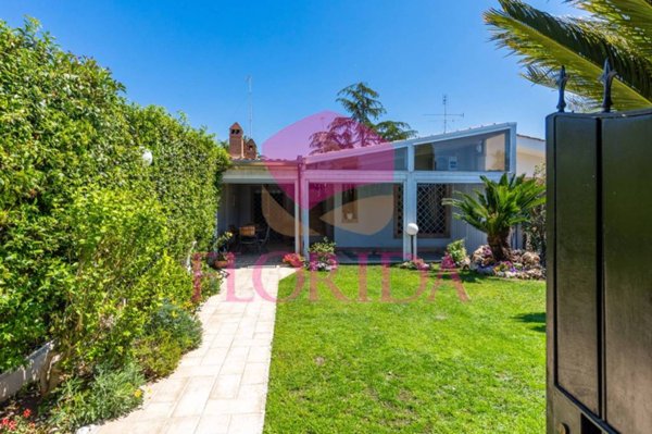 casa indipendente in vendita a Pomezia in zona Colli di Enea