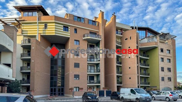 appartamento in vendita a Pomezia in zona Pratica di Mare