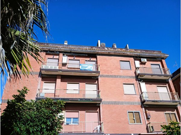 appartamento in vendita a Pomezia in zona Torvaianica
