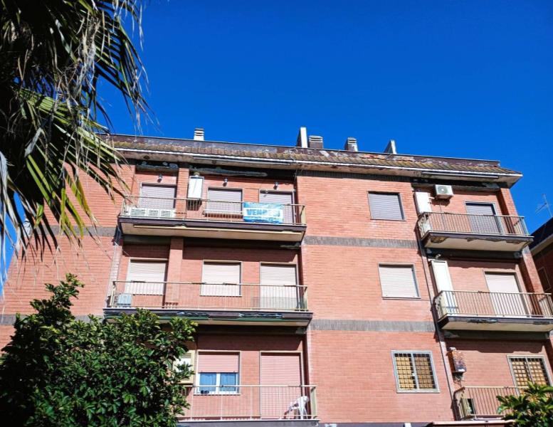 appartamento in vendita a Pomezia in zona Torvaianica