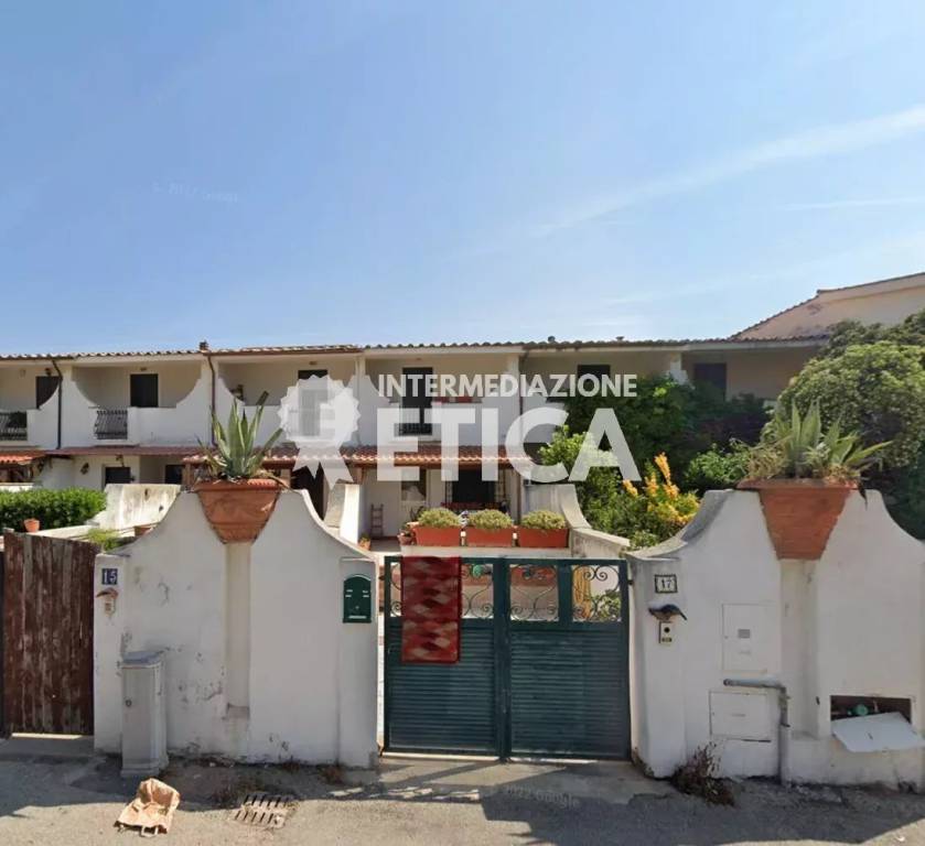 casa indipendente in vendita a Pomezia in zona Torvaianica