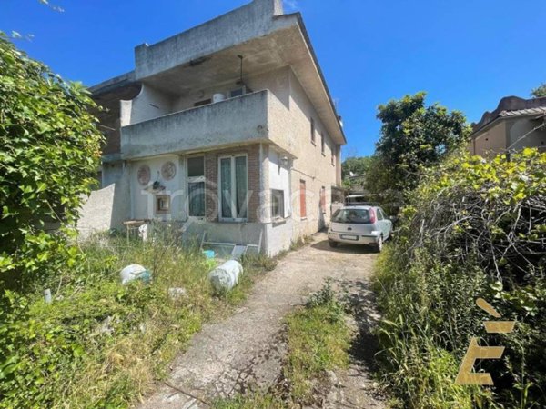casa indipendente in vendita a Pomezia in zona Torvaianica