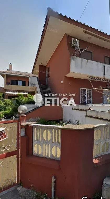 appartamento in vendita a Pomezia in zona Torvaianica
