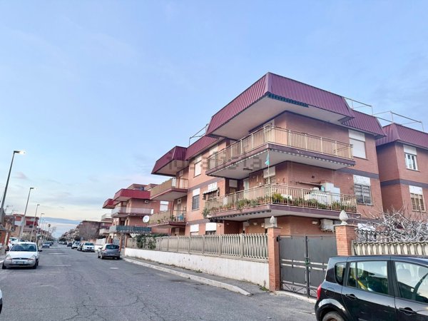 appartamento in vendita a Pomezia in zona Torvaianica