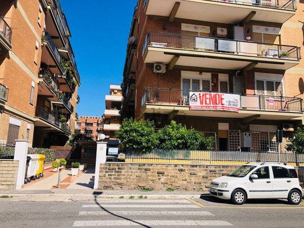 appartamento in vendita a Pomezia in zona Torvaianica