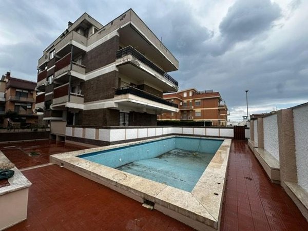 appartamento in vendita a Pomezia in zona Torvaianica