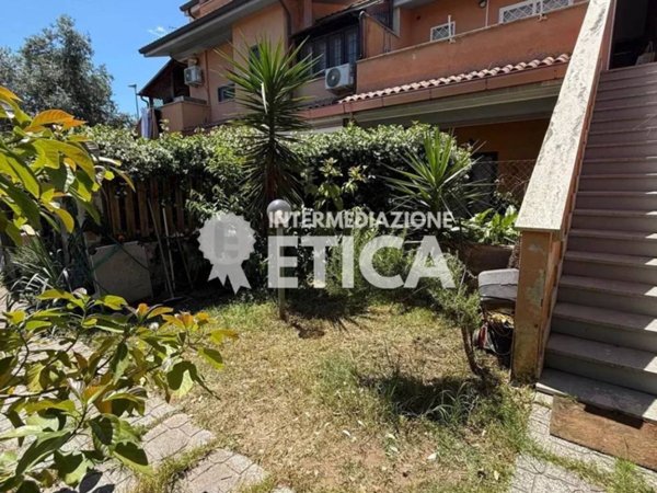 casa indipendente in vendita a Pomezia in zona Campo Ascolano