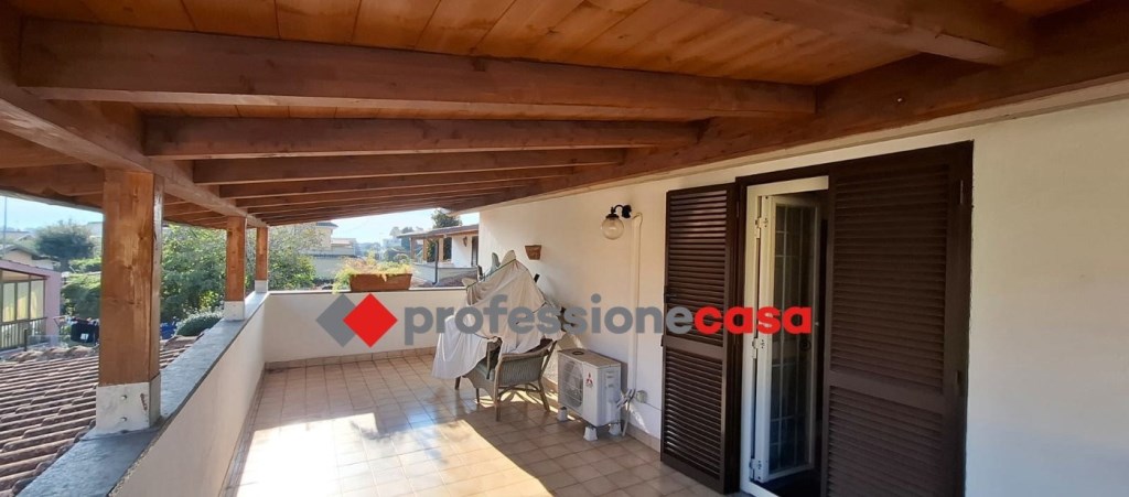 casa indipendente in vendita a Pomezia in zona Torvaianica Alta