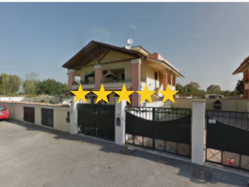 appartamento in vendita a Pomezia in zona Campo Jemini