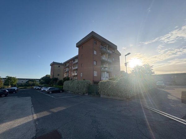 appartamento in vendita a Pomezia in zona Pratica di Mare