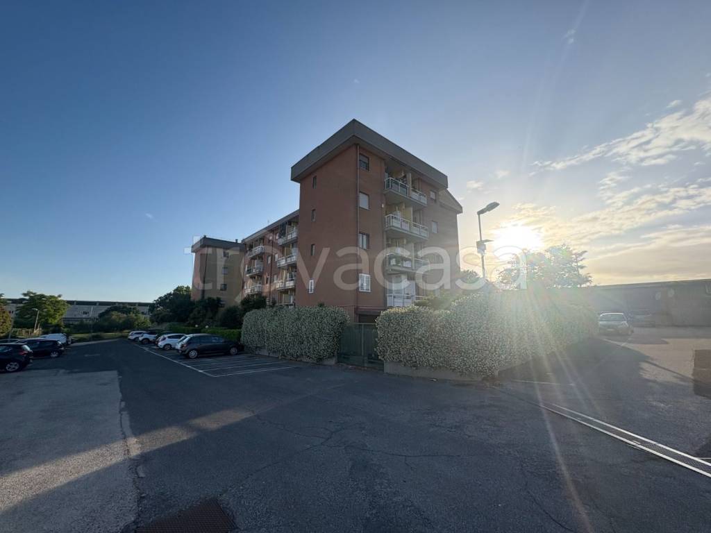 appartamento in vendita a Pomezia in zona Pratica di Mare
